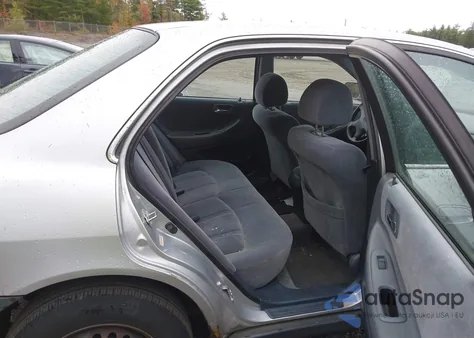 2000 Honda Accord 2.3 Lx from USA, damaged, VIN 1HGCG5640YA004279